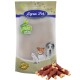 Verpackung von Lyra Pet Hundeleckerlis mit dem Text "Lyra Nature Power" und Bildern eines Hundes, einer Katze und eines kleinen Hundes, neben gerollten Fleischleckerlis.