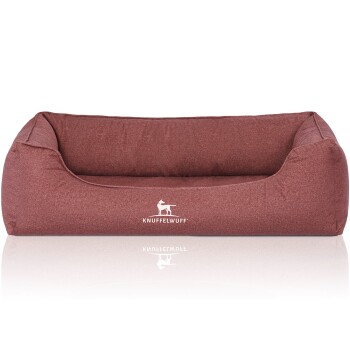 Ein gemütliches, burgunderfarbenes Hundebett mit erhöhten Seiten und einem weichen Innenraum, mit dem Logo "KNUFFELWUFF" deutlich sichtbar.