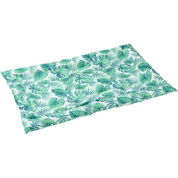 Un lit pour animaux de compagnie avec un motif vibrant de feuilles tropicales dans des nuances de vert sur un fond blanc.
