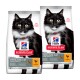 Deux sacs de nourriture pour chats Hill's Science Plan pour chats stérilisés, étiquetés "Mature Adult 7+" et "avec Poulet," présentant un chat noir et blanc.