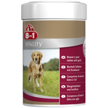 Pojemnik z tabletkami drożdżowymi 8in1 Vitality z czosnkiem dla psów, z labradorem retrieverem na etykiecie i tekstem w wielu językach.