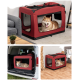 Zwei sibirische Huskys entspannen sich in einer hellroten Haustierbox mit Netzfenstern, die eine gemütliche und sichere Umgebung zeigt.