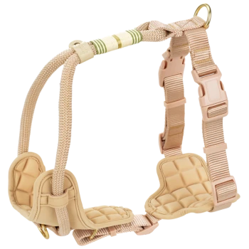 Harnais rembourré beige pour chien avec sangles réglables, boucles en plastique et anneaux en D métalliques, conçu pour le confort et le contrôle.