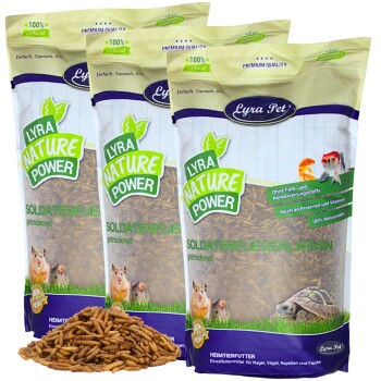 Lyra Pet Nature Power getrocknete Soldatenfliegenlarven Haustierfutterbeutel mit Bildern eines Hamsters, Fisches und einer Schildkröte; hebt proteinreich, 100% natürlich hervor.