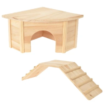 Holzversteck für Haustiere mit einem dreieckigen Dach und einer angebauten Rampe, entworfen für kleine Tiere.