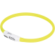 Un collier pour animal de compagnie jaune vif avec un interrupteur blanc marche/arrêt, conçu pour la visibilité lors des promenades.