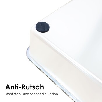 Nahaufnahme einer weißen Tiernapf mit einer schwarzen rutschfesten Unterlage, mit dem Text "Anti-Rutsch steht stabil und schont die Böden."