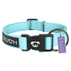 Ein hellblaues Hundehalsband mit einer schwarzen Schnalle, die ein Hundelogo zeigt, beschriftet mit "STUCH" und einem Anhänger, der "PETA APPROVED VEGAN" liest.