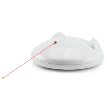 PetSafe Automatisches Laserspielzeug für Katzen ZIP Ein weißes, katzenförmiges Laserpointer-Spielzeug mit einem roten Laserstrahl, der von vorne ausgeht, entworfen für das Spielen mit Haustieren.