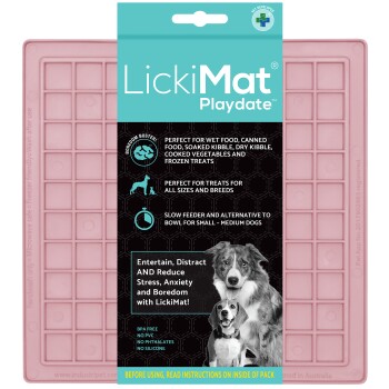 LickiMat Playdate Haustierfütterungsmatte in Pink, mit Text, der ihre Verwendung für Nassfutter, Leckereien und als langsamen Futterspender hervorhebt.