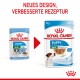 Bild, das zwei Royal Canin Welpenfutterbeutel vergleicht, mit neuem Design und verbesserter Rezeptur. Der Text lautet "NEUES DESIGN, VERBESSERTE REZEPTUR."