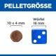 Image comparant la taille des granulés de nourriture pour animaux (10 x 4 mm) à un dé bleu (16 mm), avec le texte "PELLETGRÖSSE" et "Würfel".