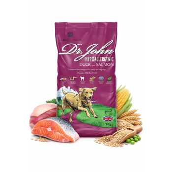 Dr. John hypoallergen Hundefutter mit Ente und Lachs, 12,5 kg Tasche, mit einer Hundillustration, mit 24% Protein und 10,5% Fett.