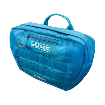 Blaues Kurgo-Tierreisetasche mit einem Griff, mit einem Reißverschlussfach und dem Text 'go together' auf der Vorderseite.