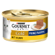 Eine Dose Purina Gourmet Gold Katzenfutter mit einer weißen Katze auf dem Etikett, beschriftet mit 'Feine Paste' und 'Mit Huhn.'