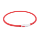 Rotes Silikon-Haustierhalsband mit einem weißen Ein/Aus-Schalter und USB-Ladeanschluss, entworfen für Sichtbarkeit und Sicherheit.