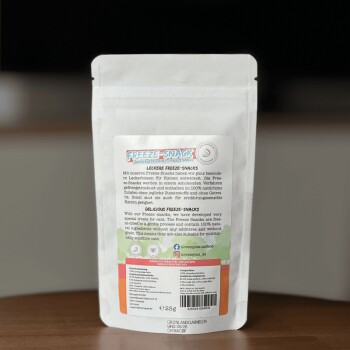 Weiße "Freeze-Snack" Verpackung für Katzenleckerlis, mit deutschem und englischem Text, der das Gefriertrocknen und 100% natürliche Zutaten hervorhebt.
