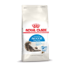 Sac de nourriture pour chats Royal Canin Home Life Indoor Long Hair avec une illustration de chat à poils longs, mettant en avant la réduction des boules de poils et la santé féline.