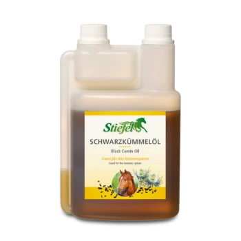 Flasche Stiefel Schwarzkümmelöl für Pferde, mit einem Pferdebild, Text in Deutsch und Englisch über seine natürlichen Inhaltsstoffe und Immununterstützung.