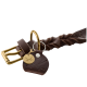 Brauner Leder-Hundehalsband mit einer goldenen Schnalle und einem Anhänger mit gekreuzten Schwertern, der ein stilvolles Haustierzubehör zeigt.