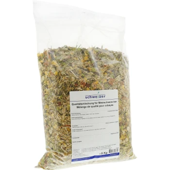 Un sac en plastique transparent rempli d'un mélange coloré d'herbes et de légumes séchés pour cobayes, étiqueté en allemand et en français.