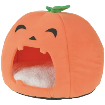 Plüsch-Kürbis-Haustierbett mit Jack‑o'‑Lantern-Gesicht, grünem Blattstängel, offenem Mund-Eingang und weißem Sherpa-Kissen.