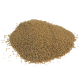 Nahaufnahme eines Haufens feiner, brauner Haustierfutterpellets, die ihre kleine, einheitliche Größe und Textur zeigen.