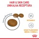 Brązowe granulki karmy dla zwierząt z napisem 'Hair & Skin Care: Unikalna Receptura', podkreślające witaminy oraz kwasy tłuszczowe omega-3 i omega-6.