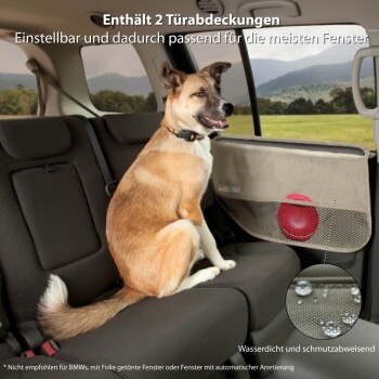 Hund in einem Auto mit einem beigen Türbezug, Netzfach und rotem Gegenstand. Enthält 2 verstellbare, wasserdichte und schmutzabweisende Bezüge.