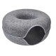 Graues Filz-Hundebett in Donut-Form mit seitlichem Eingang und Reißverschlussdetail, freigestellt auf weißem Hintergrund.