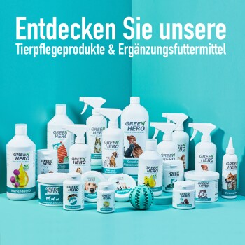 Entdecken Sie unsere Tierpflegeprodukte & Ergänzungsfuttermittel, mit verschiedenen GREEN HERO Flaschen und Behältern auf einem türkisfarbenen Hintergrund.