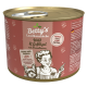 Dosen-Hundefutter, beschriftet mit "Betty's Landhausküche Wild & Geflügel mit Preiselbeeren," mit einer Frau, die einen Löffel hält, und einer Hundillustration.