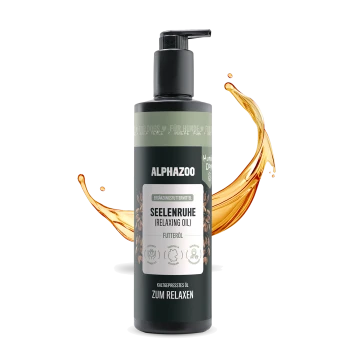 Flasche mit ALPHAZOO Care Seelenruhe Futteröl für Hunde und Katzen, mit einem Pfotenabdruck-Design und dem Text 'Inner Peace Oil.'