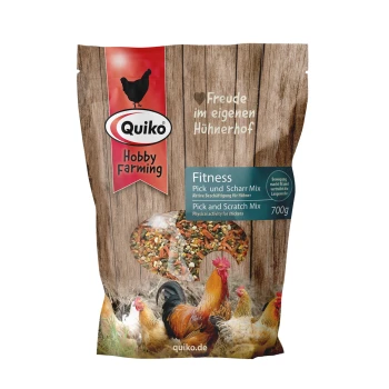 Quiko Hobby Farming Fitness Pick and Scratch Mix 700g Tüte zeigt Futtermischung und Hühner, Aufschrift 'Freude im eigenen Hühnerhof'.