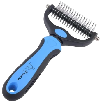 Ein Haustierpflege-Rechen mit einem ergonomischen Griff in Schwarz und Blau, ausgestattet mit Metallzähnen zum Entfilzen und Entwirren von Fell.