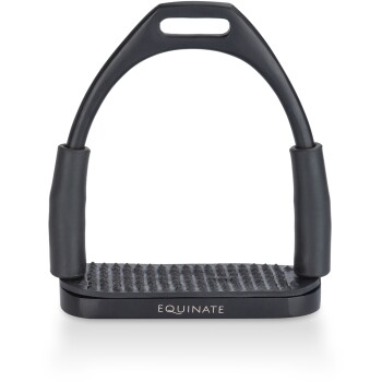 Schwarzer Reitsteigbügel mit strukturiertem Fußbett und Gummigriffen, mit dem Markennamen "EQUINATE" an der Seite.