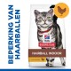 Hill's Science Plan Hairball Indoor kattenvoer zak met een grijze tabby kat met groene ogen, gelabeld 'met Kip' en 'Beperking van Haarballen.'