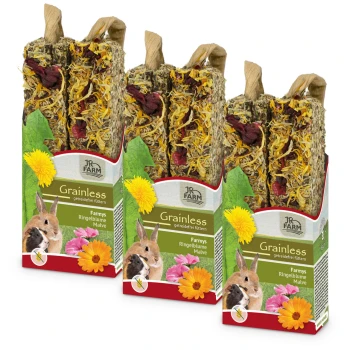 Drei Pakete JR FARM Getreidefreie Haustierfutter-Sticks, mit getrockneten Blumen und Kräutern, mit Bildern eines Kaninchens und eines Meerschweinchens auf der Vorderseite.