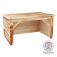 Holztisch für Haustiere mit natürlicher Oberfläche, mit stabilen Beinen und Querverstrebungen, begleitet von einem Siegel für Tierschutzkonformität.