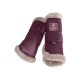 Burgunderfarbene Pferdestiefel mit weichem Kunstfellfutter, mit dem Eskadron-Logo auf einem Lederpatch, entworfen für den Reitsport.