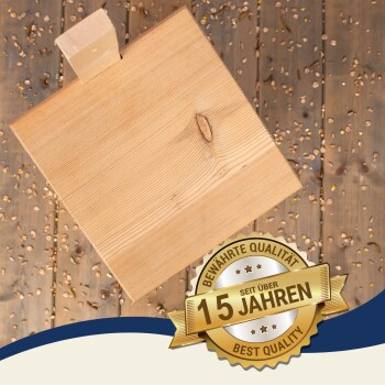 Holz-Vogelfutterspender mit einer gelben Aufhängeschnur, umgeben von verstreuten Samen, mit einem Abzeichen, das "Beste Qualität seit über 10 Jahren" besagt.