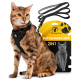 Eine Bengal-Katze, die ein schwarzes Geschirr trägt, sitzt neben einer Verpackung mit der Aufschrift "Tierhood Katzengeschirr 2IN1," die eine Katzensilhouette zeigt.