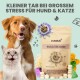 Natürliche Entspannungstabletten für Hunde und Katzen, mit einer lächelnden Katze und einem Hund, mit dem Text 'KLEINER TAB BEI GROSSEM STRESS.'