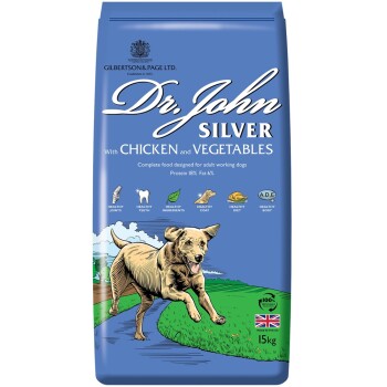 Blaue Tüte von Dr. John Silver Hundefutter mit Huhn, Gemüse, einer laufenden Hundillustration, 18% Protein, 6% Fett und Gesundheitsicons.