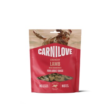 Sac rouge Carnilove de friandises croustillantes Agneau aux canneberges pour chiens, illustration d'un chien en course, texte « Pour chiens adultes » et « Sans colorants artificiels »