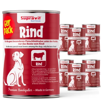 Rote Dose Hundefutter, beschriftet mit 'Supravit Rind', mit einer Grafik von Hund und Kuh, mit Text, der hochwertige Rindfleischzutaten hervorhebt.