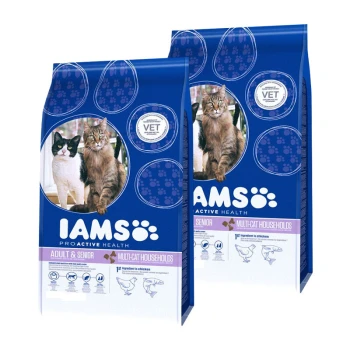 Zwei Tüten IAMS Proactive Health Katzenfutter für erwachsene und ältere Katzen, mit einer schwarz-weißen Katze und einer getigerten Katze auf der Verpackung.