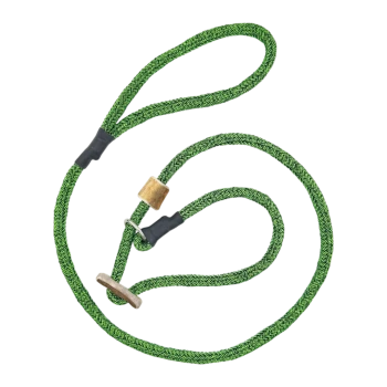 Grüne geflochtene Seil-Schleppleine für Hunde mit verstellbaren Holz- und Metallteilen auf weißem Hintergrund.