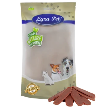 Lyra Hundeleckerlipackung: hellbraune Tüte mit dem Etikett "Lyra Nature Power" und drei Hunden auf der Vorderseite, mit ausgestellten Leckerlis.