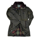Olivgrüne Jacke mit kariertem Futter, Reißverschluss- und Knopfverschluss sowie Etikett mit Größe XS/8 und Hirsch-Logo.